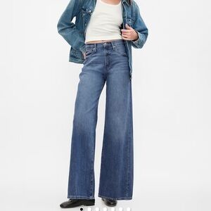 GAP women’s  Light Blue Relaxed Jeans